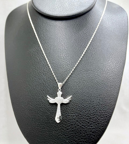 Dije Cruz Formada Por Corazón Con Alas Y Cadena.
