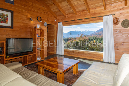 Acogedora Casa Con Vista Al Valle De Huife En Pucón