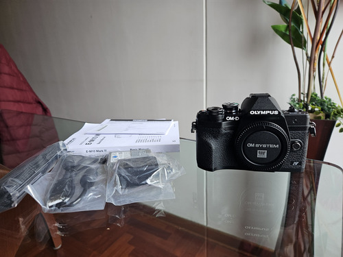 Olympus Om-d E-m10 Mark Iv Mirrorless Cuerpo No Caja Retail