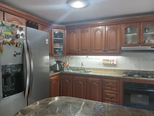 Casa De Tres Niveles Con Excelente Ubicación Cod. 13695