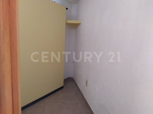 Local En Venta Paseos De San Isidro, San Juan Del Río, Querétaro.