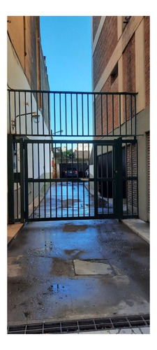 Imagen 2 de 5 de Cochera En Venta Cubierta En Excelente Ubicación!