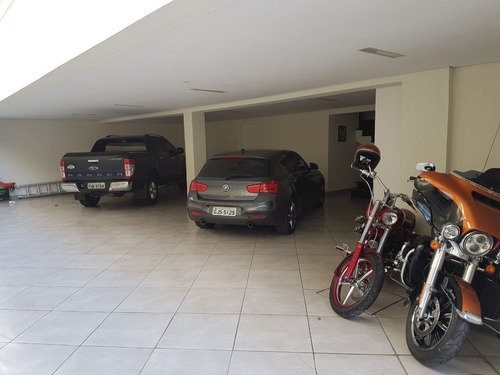 Casa No 18 Do Forte - Venda - 600m2, 5 Dormitorios Sendo 4 Suites, 4 Vagas, Piscina, Sala De Tv Com Home Theater - Cncr0010