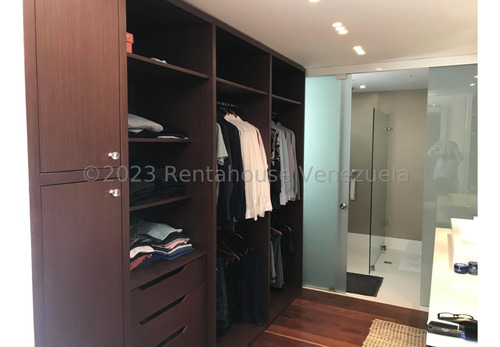 Ss: Vende Apartamento 25-13167 En Lomas De San Roman De 241 M2, 3h/3b/2pe