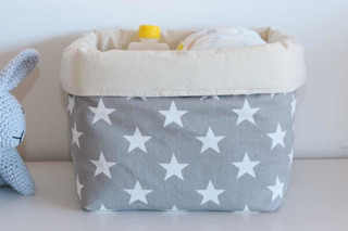 estampado de estrellas color gris claro WHATWEARS Organizador de pañales para bebé organizador de pañales con 3 compartimentos compartimentos intercambiables y 8 bolsillos 