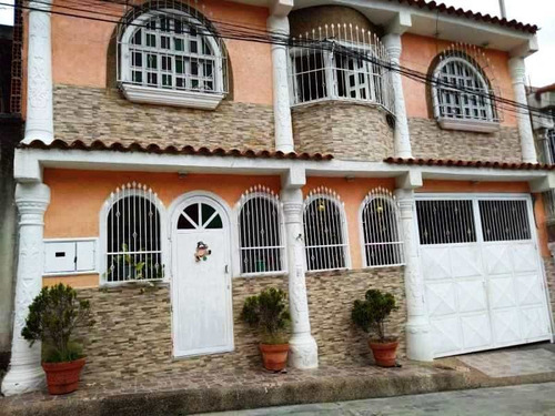 Venta De  Hermosa Casa 3 Piso, Valle Arriba Guatire