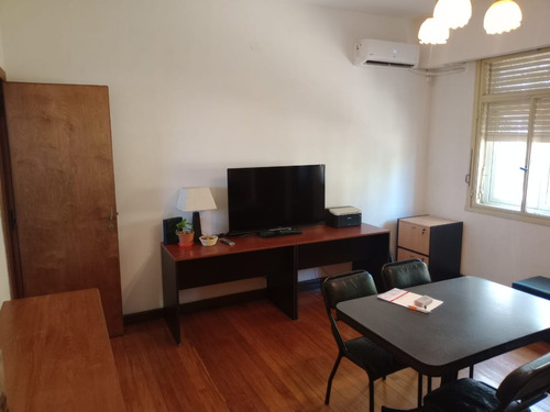 Venta Ph De 2 Ambientes Amplios- Terraza Y Parrilla En Flores