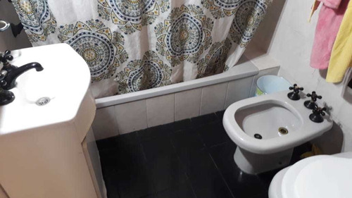 Imagen 9 de 11 de Av. Mitre 3400 - Sarandi - Duplex 3 Amb Y Local En Block