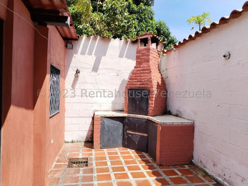 Casa En Venta Urbanización Chucho Briceño Cabudare Lara (24-9408) // Invierta Seguro Con Rentahouse//