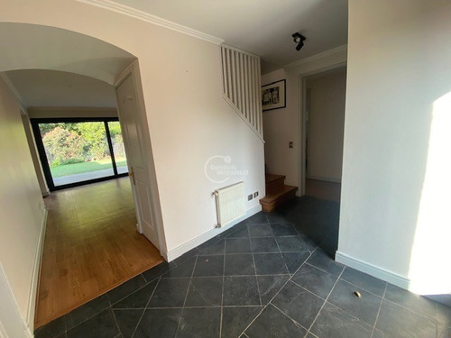 Casa En Venta De 4 Dorm. En Lo Barnechea
