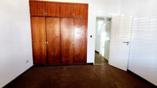 Casa 4 Amb Cochera Pileta Castelar Norte Permuta