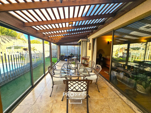 Amplia Casa Con Terraza Cerrada En Excelente Ubicación