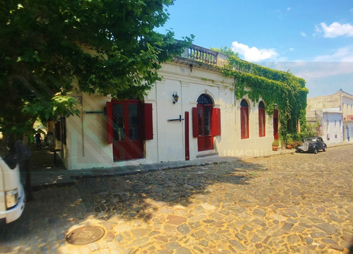 Local Comercial En Pleno Barrio Histórico