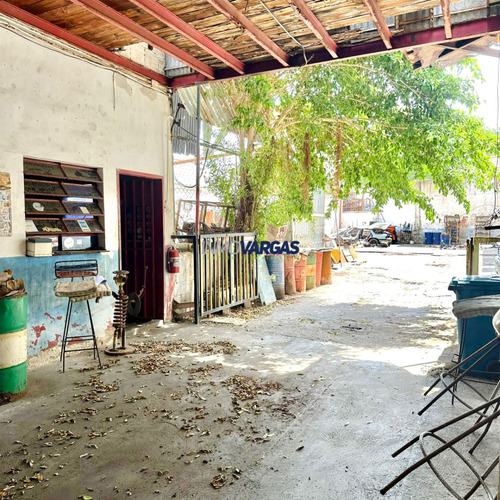 Terreno + Taller En Venta Ubicado En; Macuto - La Guaira