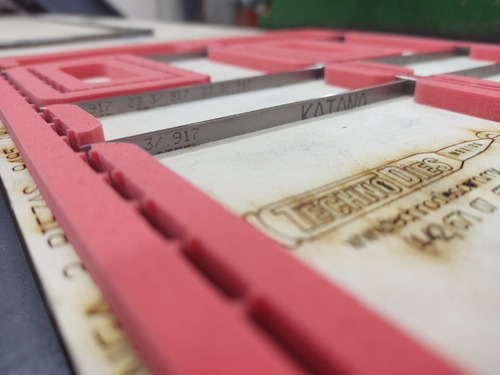 Hule Botador Rojo Plancha 10mm Sin Adhesivo Suaje