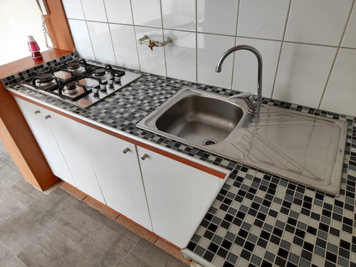 Depto 2 Dormitorios 1 Baño, Con Balcón Y Estacionamiento