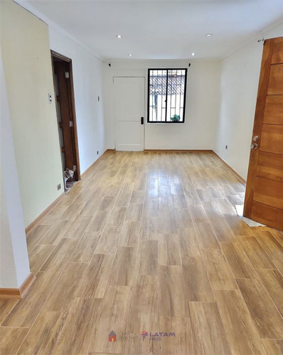 Casa En Venta De 4 Dorm. En Las Condes