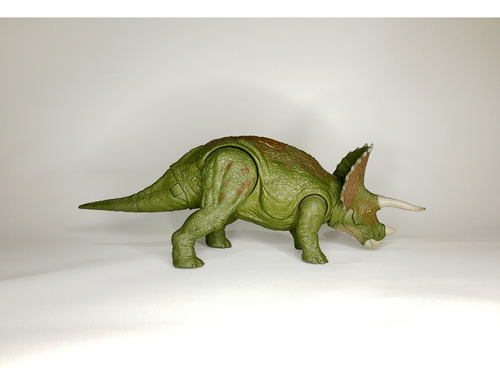 Jurassic World Dino Rivals Triceratops Doble Ataque (Usado)
