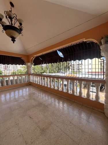 Casa En Venta En Vista Hermosa En Santo Domingo Este