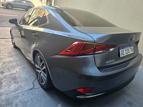 Lexus IS 2.5 300H Luxury