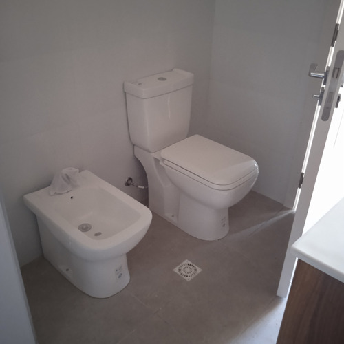Imagen 5 de 7 de Atención Inversores Apartamento Con Renta, 1 Dormitorio Y Balcón Al Frente.