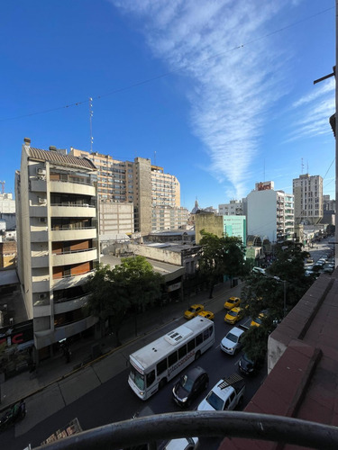 Departamento 2 Dormitorios Con Balcon En Alquiler - B° Centro