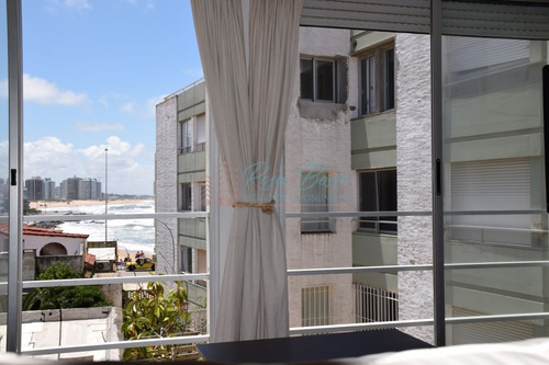 Apartamento En Peninsula, 2 Dormitorios *- Ref: 2774