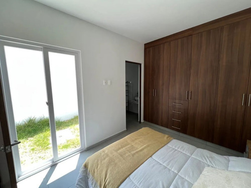 Casa De Una Planta En Zona Desarrollo San Pablo, Paseo De Creta, Muy Bonita!