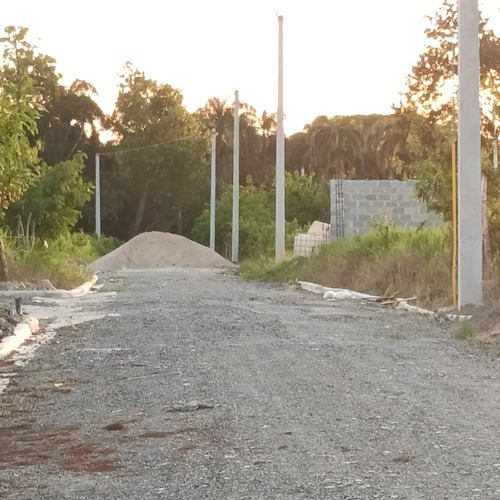Imagen 4 de 11 de Se Vende Solar Super Económicos Mas Barato De Ahí No Lo Hay En El Residencial Privado En Villa Mella