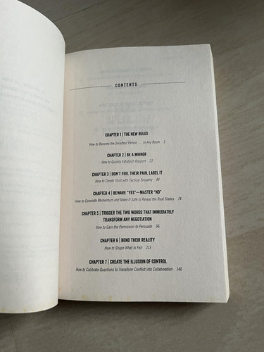 Livro - Never Split The Difference: Negotiating As If Your Life Depended On It - Versão Em Inglês