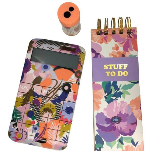 Imagen 2 de 10 de Kit De Oficina Calculadora Libreta Y Sacapuntas Flores Bello