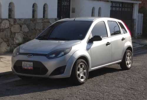 Imagen 1 de 12 de Ford Fiesta Automático