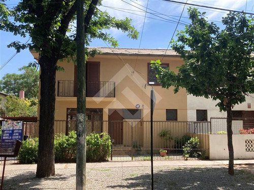 Casa En Venta De 4 Dorm. En Ñuñoa