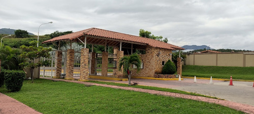 Imagen 2 de 14 de Acogedora Casa Para Remodelar A Su Gusto; Canaima Dos, Guatire, Miranda.