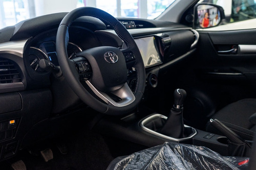 Toyota Hilux 4x2 Dc Sr 2.4 Tdi Mt6