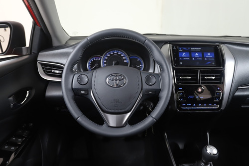 Imagen 10 de 15 de Toyota Yaris Xls M/t 4p