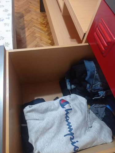 Cama Cucheta Y Escritorio Rojo Combinado (Usado)