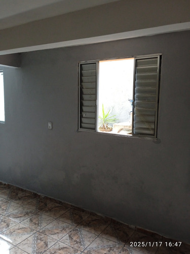 2 Casas Individuais A Do Fundo Com 4 Cômodos E Lavandcômodos