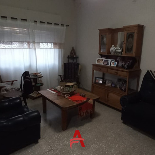 Imagen 4 de 8 de Casa 3 Dorm.- 228mts- Totales- Barrio Lomita De Oro