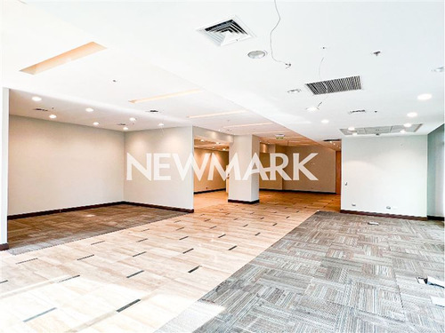 Impecable Y Amplio Local Comercial En Las Condes