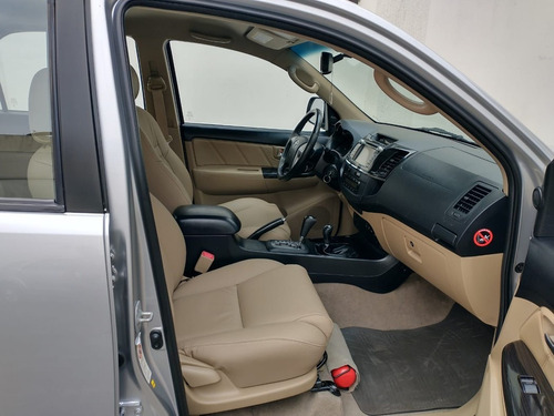 Imagem 12 de 15 de Toyota Hilux Sw4 2015 3.0 Srv 4x4 7 Lugares 16v Turbo Interc