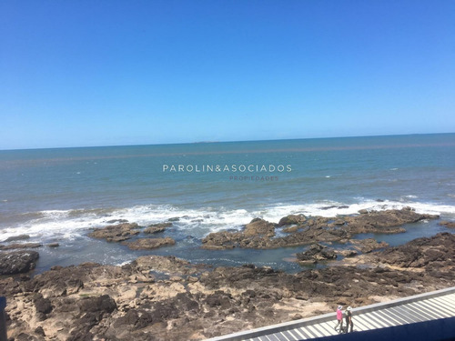 Imagen 3 de 17 de Ph Con Parrillero Propio, Frente Al Mar
