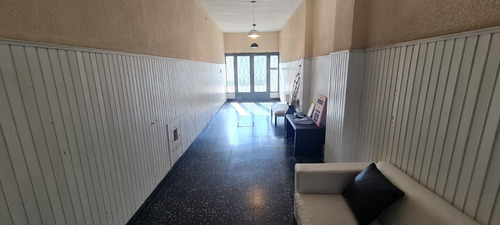 Casa En Venta - 2 Dormitorios 2 Baños - 546mts2 - Castelar