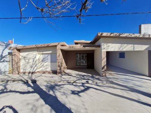 Imagen 2 de 30 de Casa Centrica En Venta En Avellaneda