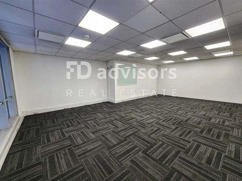 Amplia Oficina, Privados, Metro Santa Lucía (l1)
