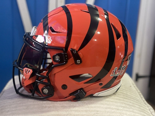 Imagen 2 de 3 de Joe Burrow Cincinnati Bengals Autograph Speed Flex Helmet