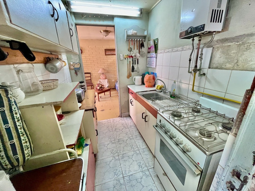 Imagen 13 de 15 de Casa En Sector Familiar Y Con Comercio