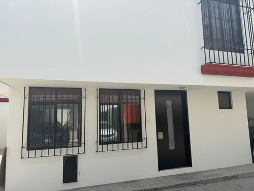 Casa Frente A La Uvp En El Cerrito A 3 Min De Plaza Crystal