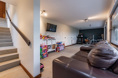 Casa En Venta De 4 Dorm. En Lo Barnechea