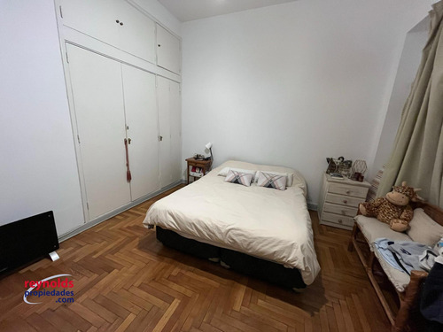 ¡venta Piso Con Balcón Y Patio, 2 Dormitorios Y Dependencia!